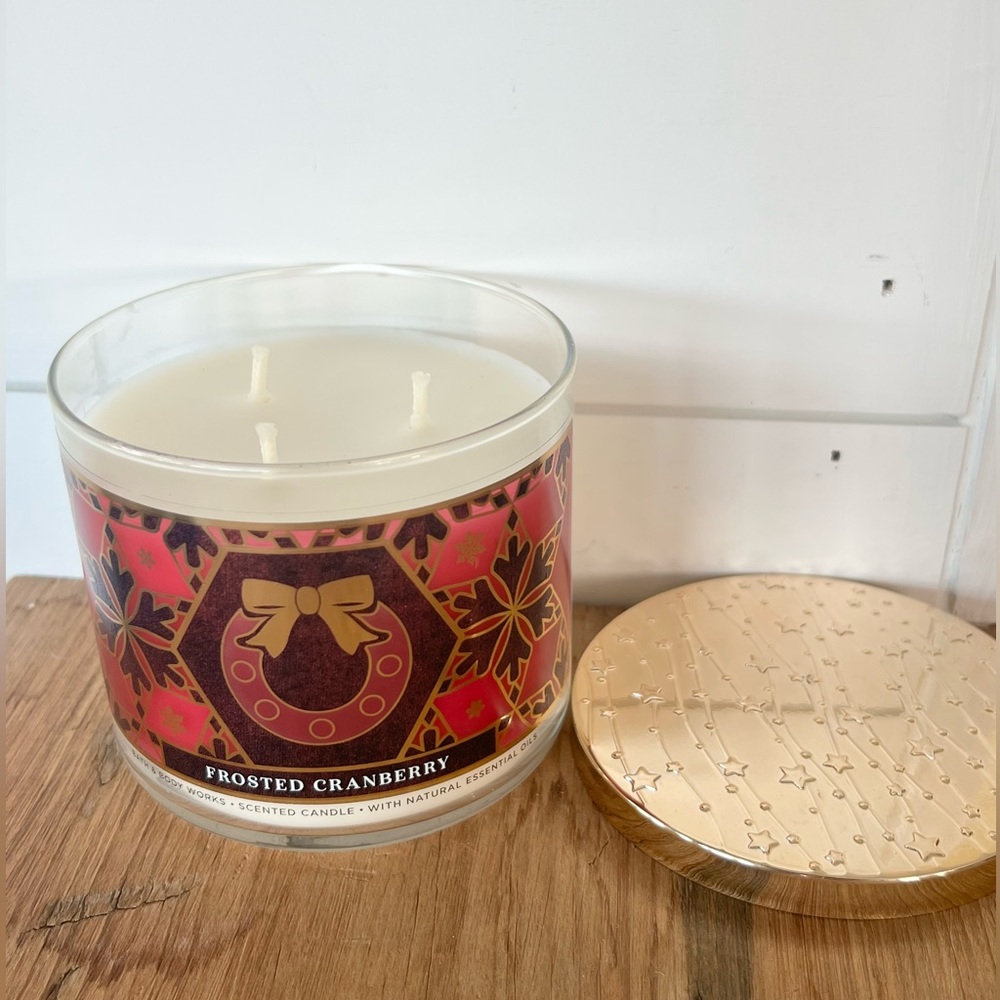 Bath and Body Works | 3-Wick Candle ‘Frosted Cranberry’ Fragrance
